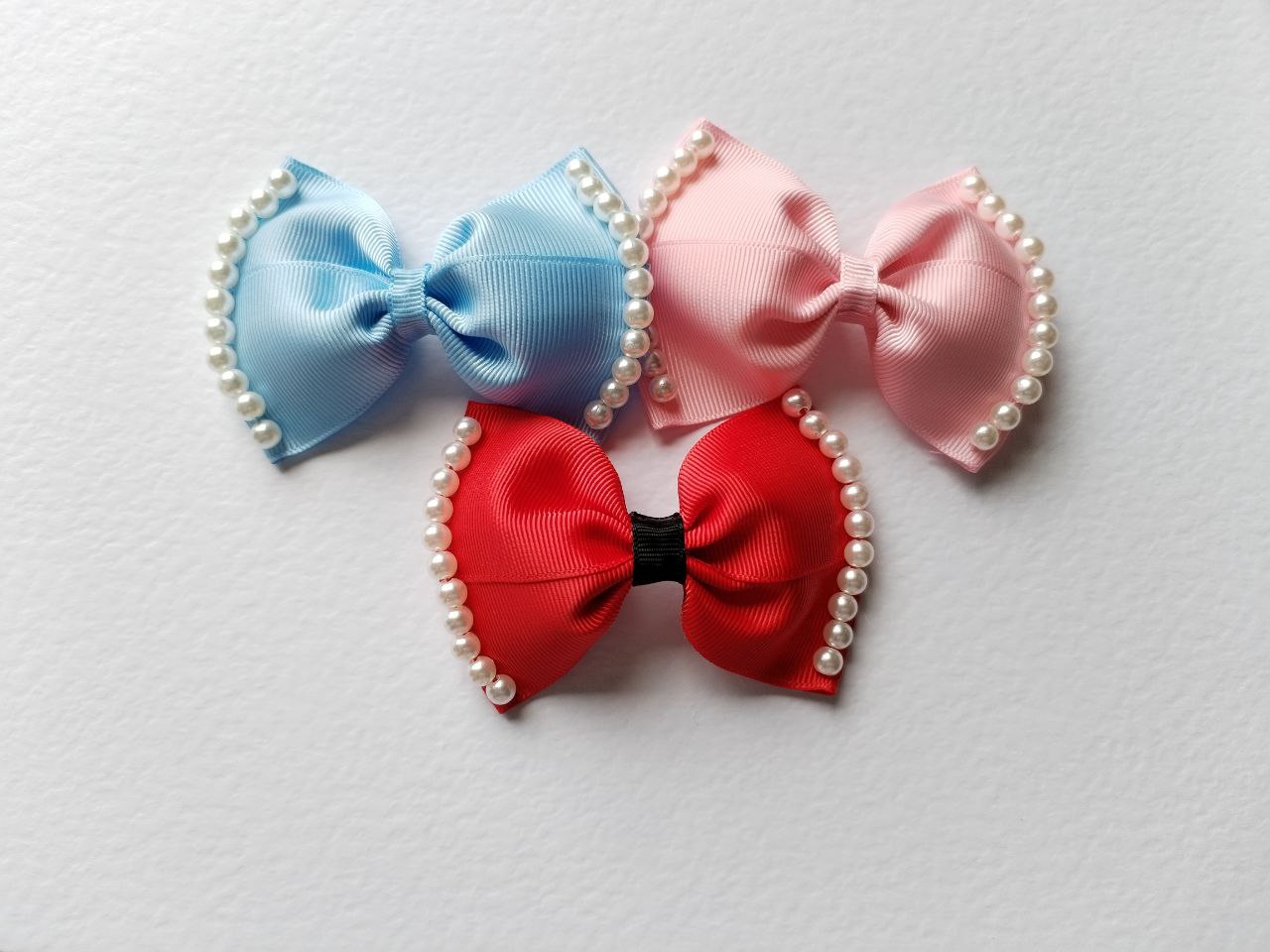 Pearly- Medium Sized Bow